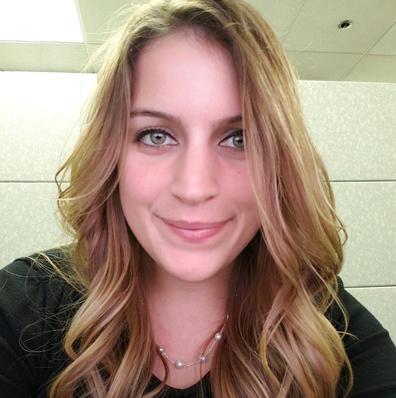 Meet your Posher, Ceyla - Picture 1 of 1